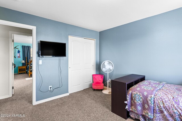 bedroom with carpet flooring and baseboards