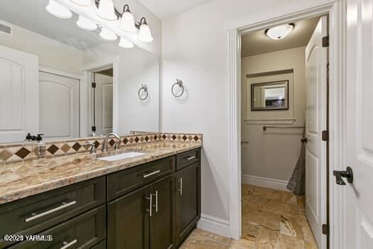921 Tibbling Rd, Selah, WA 98942 - bathroom featuring vanity, baseboards, and decorative backsplash