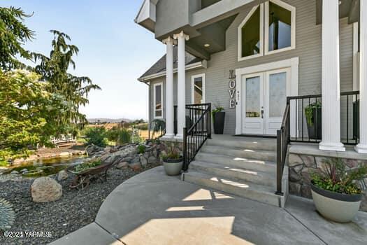 921 Tibbling Rd, Selah, WA 98942 - property entrance with french doors