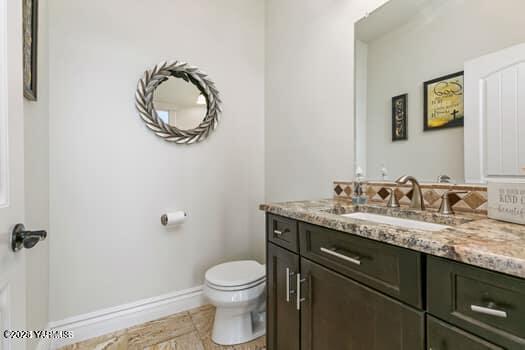 921 Tibbling Rd, Selah, WA 98942 - half bath featuring vanity, toilet, baseboards, and tile patterned flooring