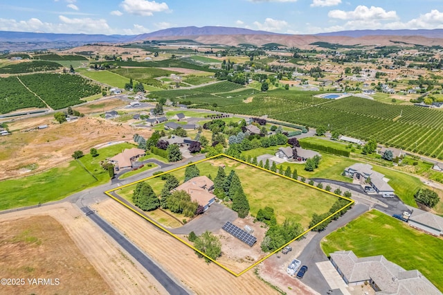 131 Katie Ln, Selah, WA 98942 - aerial view of property and surrounding area featuring property parcel outlined and a mountainous background