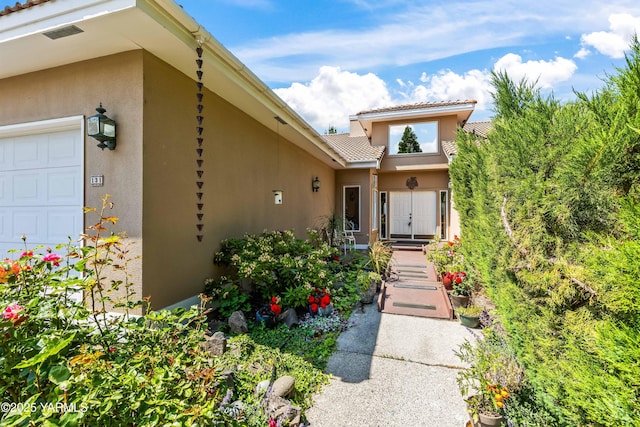 131 Katie Ln, Selah, WA 98942 - entrance to property with stucco siding, a tile roof, and a garage
