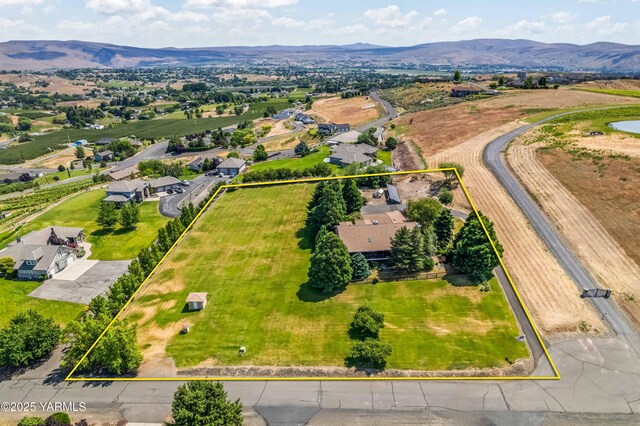 131 Katie Ln, Selah, WA 98942 - aerial view of property and surrounding area with property boundaries highlighted and a mountain backdrop
