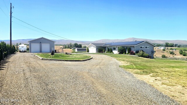 15911 Fisk Rd, Yakima, WA 98908 - single story home featuring a mountain view, a detached garage, and a front yard