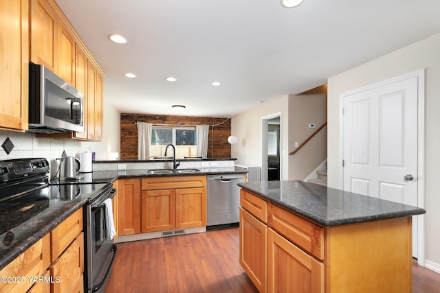 310 W Riverview Ave Unit C, Selah, WA 98942 - kitchen featuring appliances with stainless steel finishes, tasteful backsplash, recessed lighting, wood finished floors, and dark stone countertops