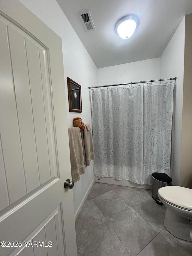 522 Adobe Way, Selah, WA 98942 - full bath with toilet, shower / bath combo, and baseboards