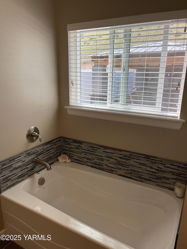522 Adobe Way, Selah, WA 98942 - full bath with a garden tub