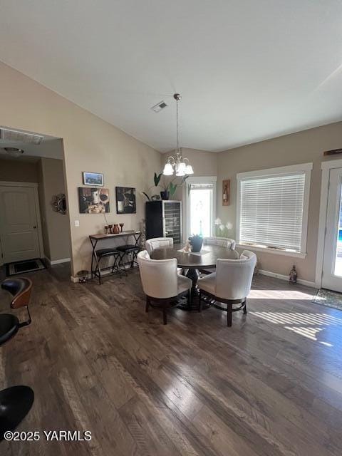 522 Adobe Way, Selah, WA 98942 - dining area with wood finished floors, vaulted ceiling, a chandelier, and baseboards