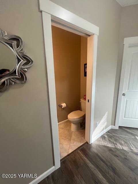 522 Adobe Way, Selah, WA 98942 - bathroom with toilet, wood finished floors, and baseboards