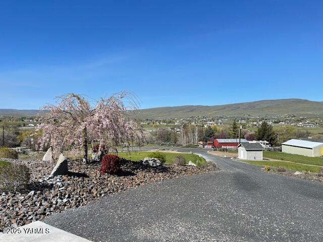 522 Adobe Way, Selah, WA 98942 - view of mountain background