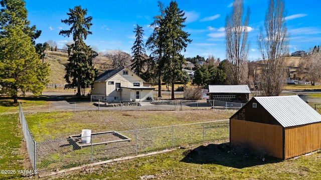 view of yard featuring an outbuilding and fence