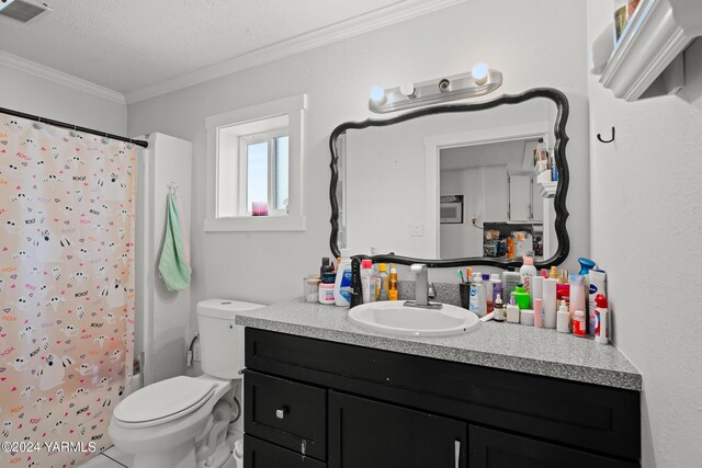 961 Lucy Ln, Zillah, WA 98953 - bathroom featuring visible vents, toilet, a shower with curtain, crown molding, and vanity