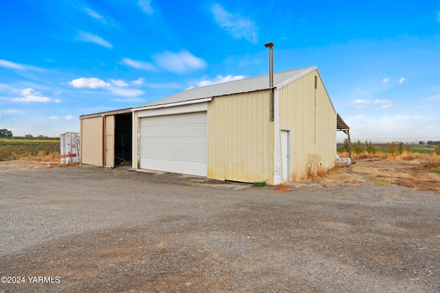 961 Lucy Ln, Zillah, WA 98953 - detached garage featuring driveway