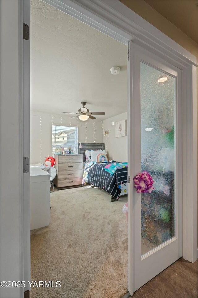 carpeted bedroom featuring a ceiling fan