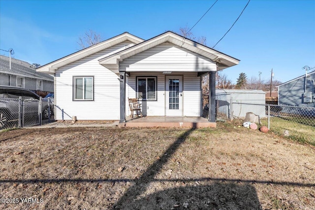 bungalow featuring a porch, a front lawn, and fence private yard