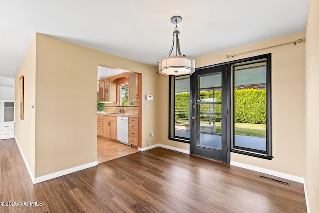 220 N 42nd Ave, Yakima, WA 98908 - unfurnished dining area featuring baseboards, wood finished floors, visible vents, and a sink