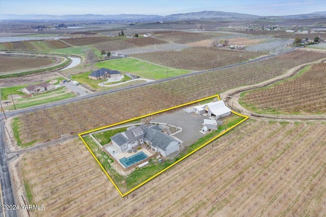 31 Gilbert Rd, Zillah, WA 98953 - aerial view of sparsely populated area with property boundaries highlighted, abundant farmland, and mountains