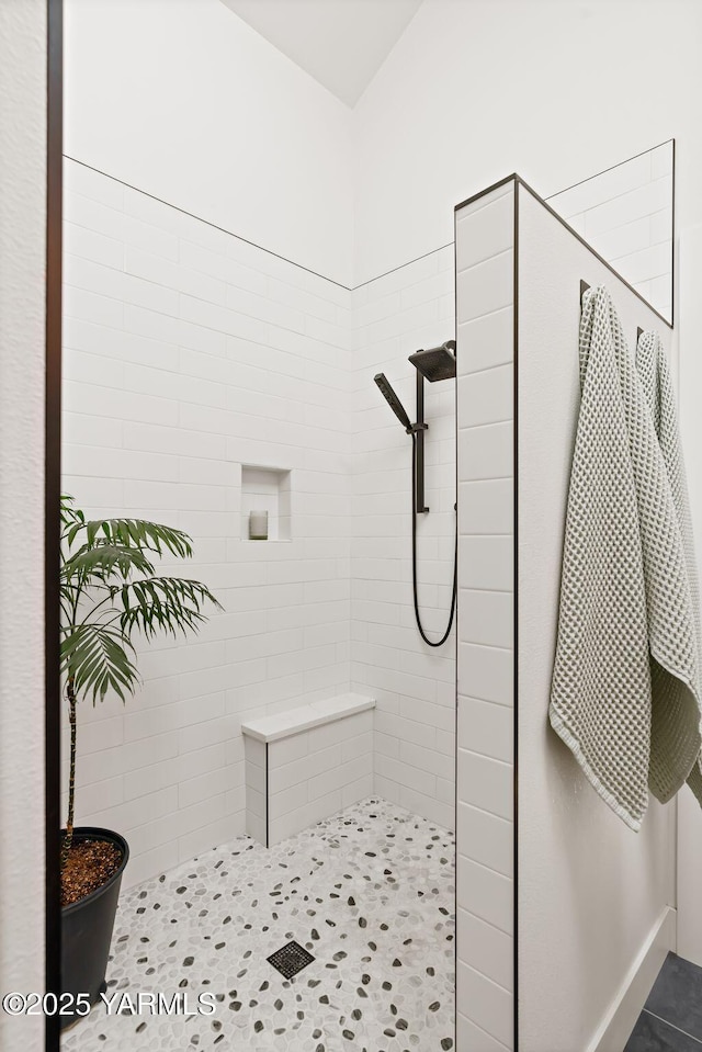 4611 Hilltop Way, Yakima, WA 98908 - bathroom with tiled shower