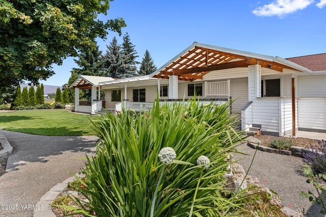 5252 US Highway 12, Yakima, WA 98908 - view of front of house with a front yard, covered porch, and a pergola