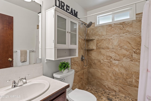 5304 Maui Pl, Yakima, WA 98908 - bathroom with tiled shower, vanity, and tasteful backsplash