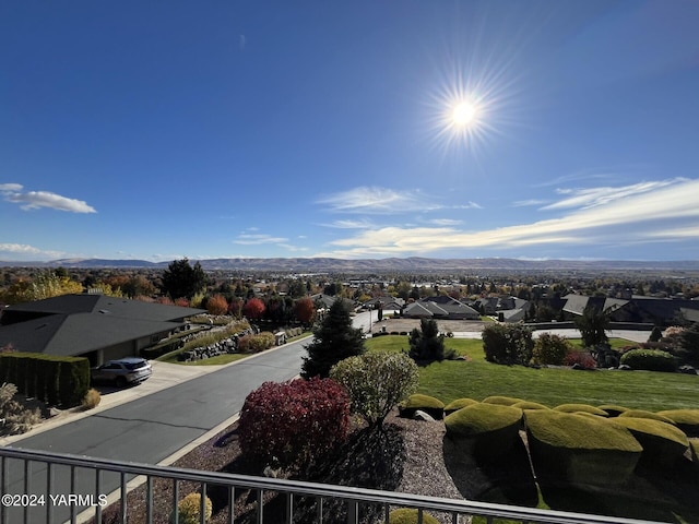 view of mountain feature with a residential view