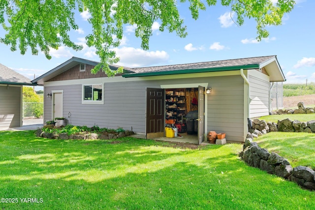 1312 Dazet Rd, Yakima, WA 98908 - back of property featuring a lawn