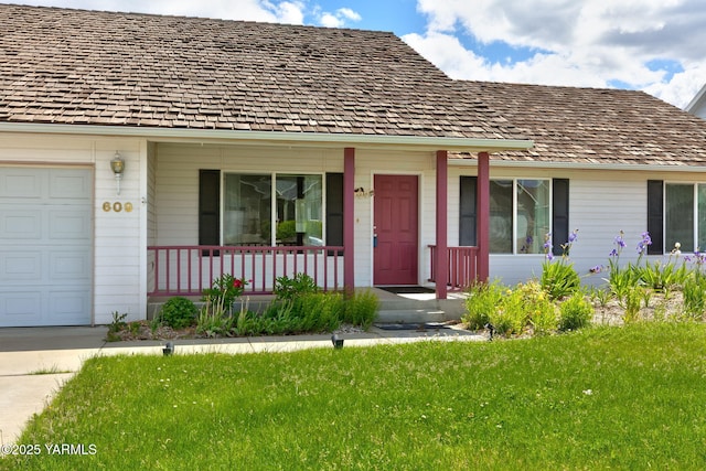 609 Jade Pl, Yakima, WA 98908 - view of front of house featuring a porch, a front lawn, and an attached garage