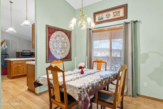609 Jade Pl, Yakima, WA 98908 - dining space featuring vaulted ceiling, light wood-style floors, a chandelier, and baseboards