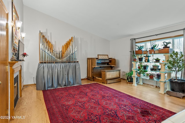 609 Jade Pl, Yakima, WA 98908 - sitting room with wood finished floors, a glass covered fireplace, and vaulted ceiling