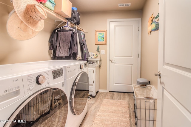 310 S 12th St, Selah, WA 98942 - laundry area featuring washer and dryer and light wood-type flooring