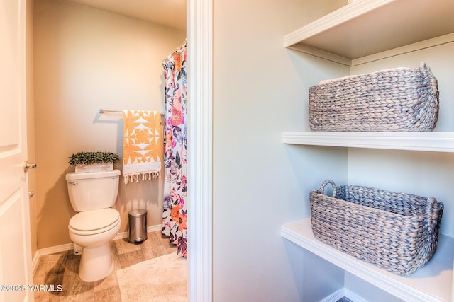 310 S 12th St, Selah, WA 98942 - bathroom with toilet and a shower with curtain