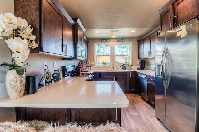 310 S 12th St, Selah, WA 98942 - kitchen featuring stainless steel appliances, light countertops, light wood-style flooring, a peninsula, and recessed lighting