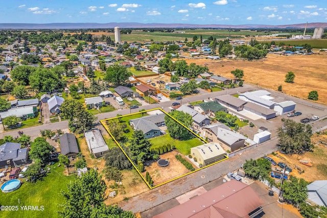 516 N Elm St, Toppenish, WA 98948 - aerial perspective of suburban area featuring property parcel outlined