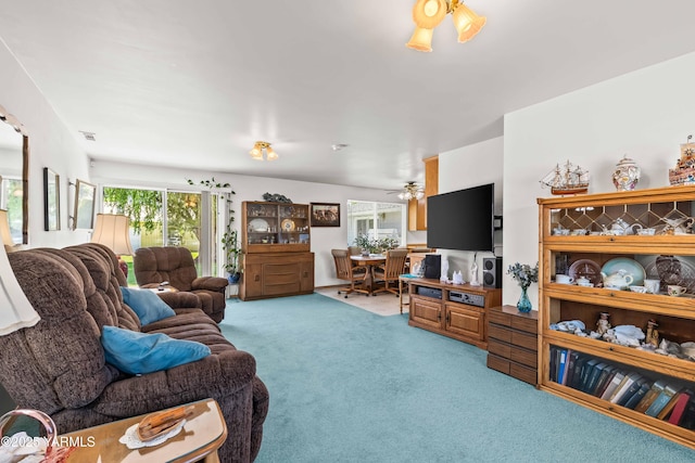 516 N Elm St, Toppenish, WA 98948 - carpeted living room featuring a ceiling fan