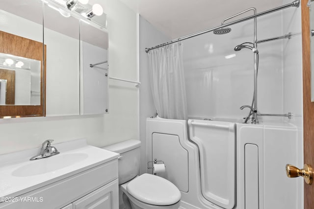 516 N Elm St, Toppenish, WA 98948 - full bath with vanity and shower / tub combo with curtain