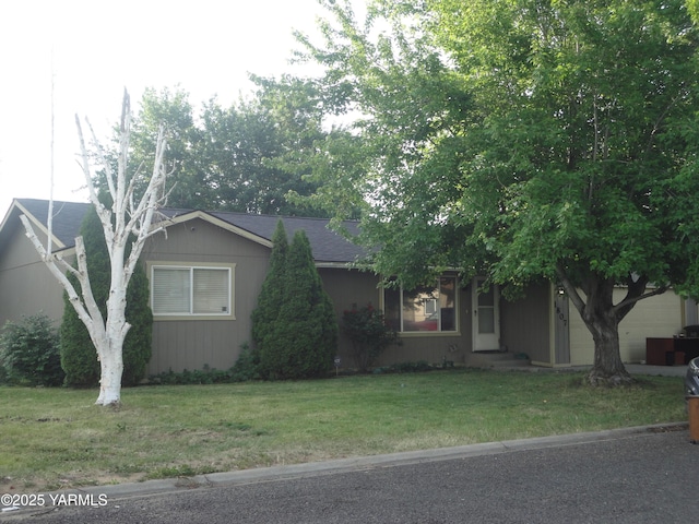 1807 Parsons Loop, Yakima, WA 98908 - view of front facade with a front lawn