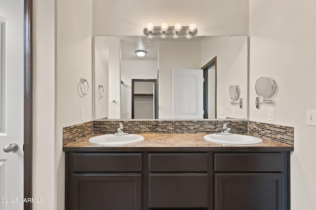 5901 Coolidge Rd, Yakima, WA 98903 - full bath featuring tasteful backsplash, double vanity, and a closet