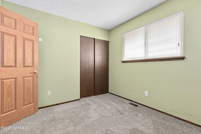 3204 Clinton Way, Yakima, WA 98902 - unfurnished bedroom featuring carpet, a closet, and a textured ceiling