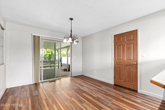 3204 Clinton Way, Yakima, WA 98902 - spare room with wood finished floors, a chandelier, and a textured ceiling