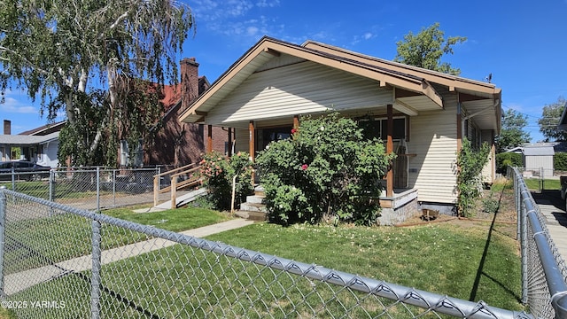 807 S 11th Ave, Yakima, WA 98908 - view of front of property featuring a fenced backyard and covered porch