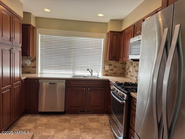 215 N 56th Ave Unit 42, Yakima, WA 98908 - kitchen with stainless steel appliances, light countertops, tasteful backsplash, and recessed lighting