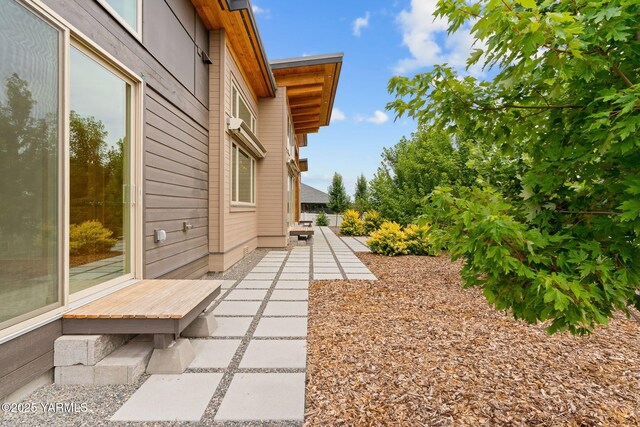 8 N 96th Ave, Yakima, WA 98908 - view of yard featuring a patio