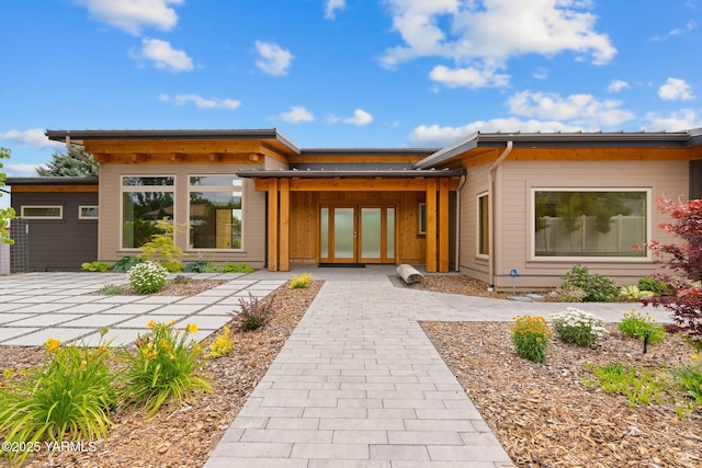 8 N 96th Ave, Yakima, WA 98908 - view of front of house featuring french doors