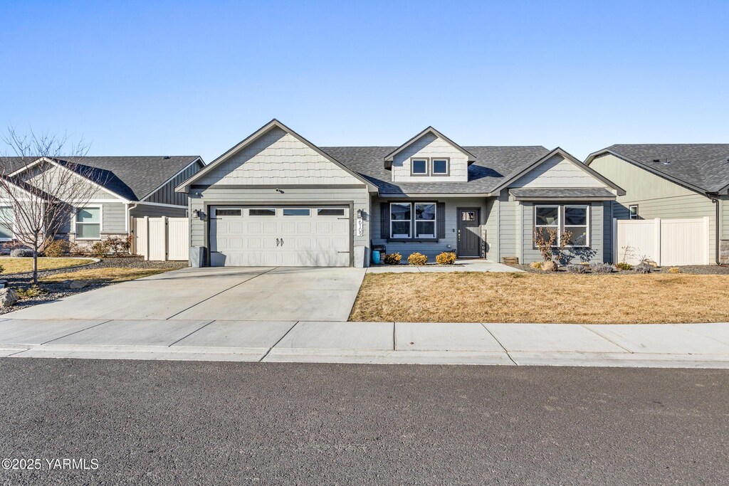 6109 Judd Ave, Yakima, WA 98903 - craftsman house featuring a garage, driveway, and fence
