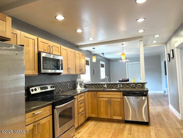 1115 S 20th Ave `, Unit Yakima, WA 98902 - kitchen with appliances with stainless steel finishes, a sink, light wood-style floors, recessed lighting, and a peninsula