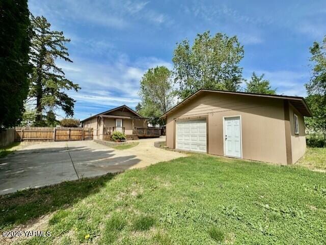 1115 S 20th Ave `, Unit Yakima, WA 98902 - back of property with an outdoor structure, a detached garage, and stucco siding
