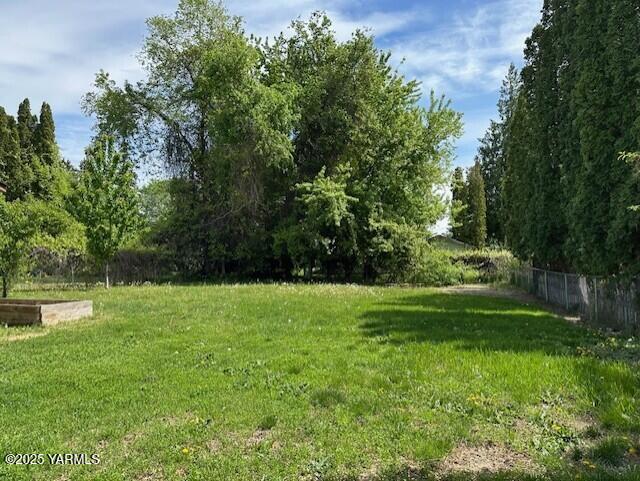 1115 S 20th Ave `, Unit Yakima, WA 98902 - view of yard