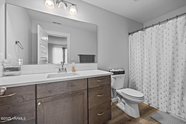 19700 N Beers Rd, Prosser, WA 99350 - full bath featuring wood finished floors, vanity, backsplash, and a shower with curtain
