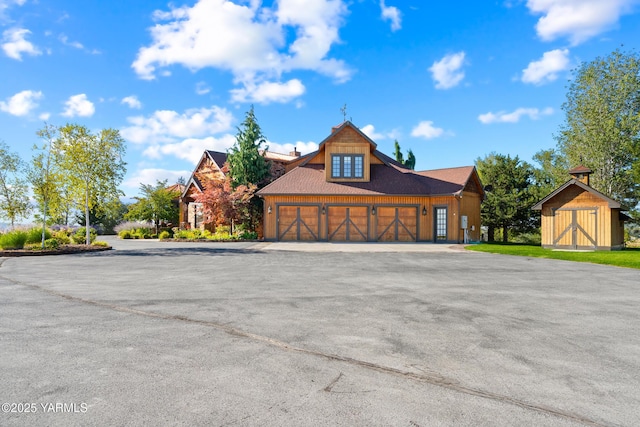 view of front facade with a garage and driveway