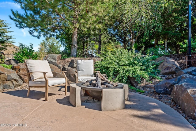view of patio with an outdoor fire pit